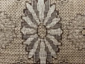 アンティーク　菊模様織り出し本場泥大島紬着物(割り込み絣)